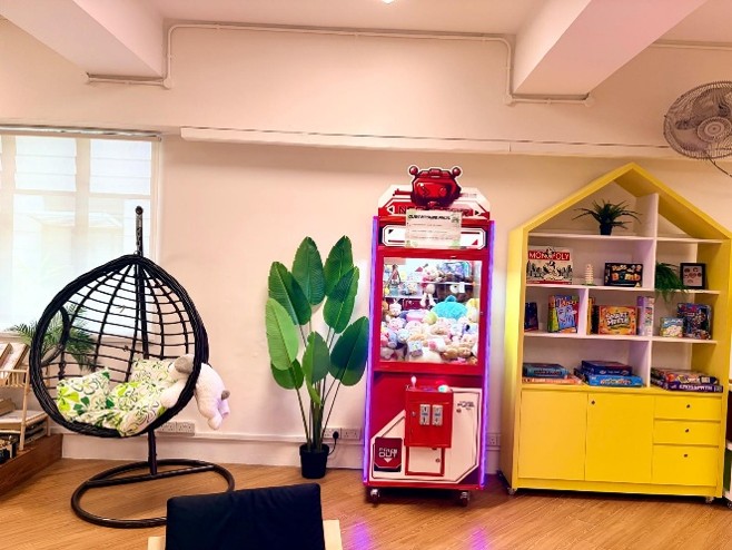 Claw machine station