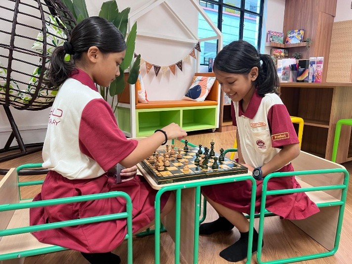 Students playing and relaxing at the Secret Garden_2